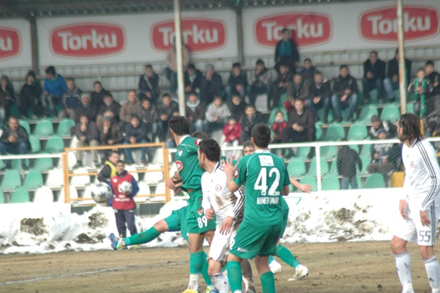 9 kişiyle 1 puan 11