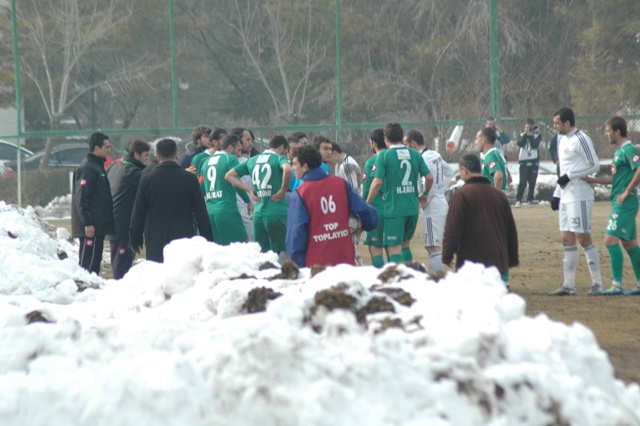 9 kişiyle 1 puan 14