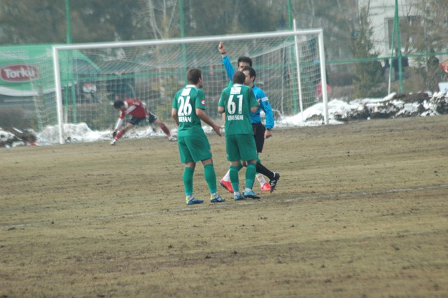 9 kişiyle 1 puan 18