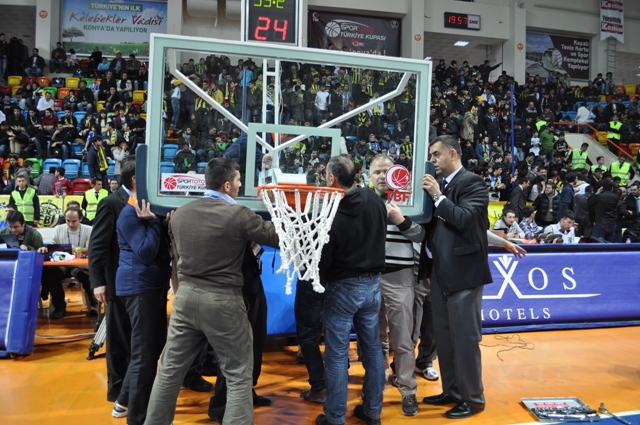 İlk yarı finalist Banvit 17