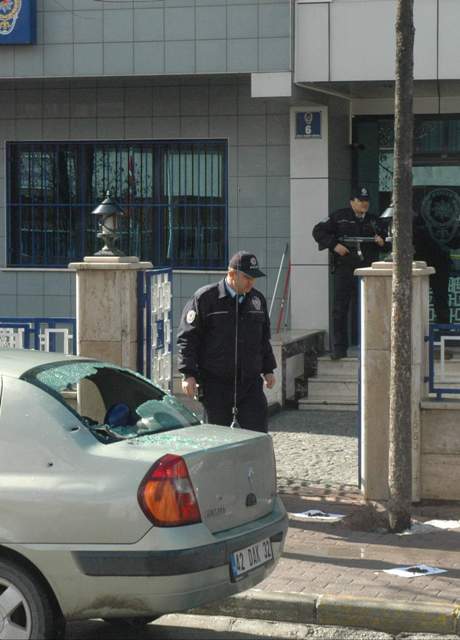 Konyada polis merkezi tarandı 6