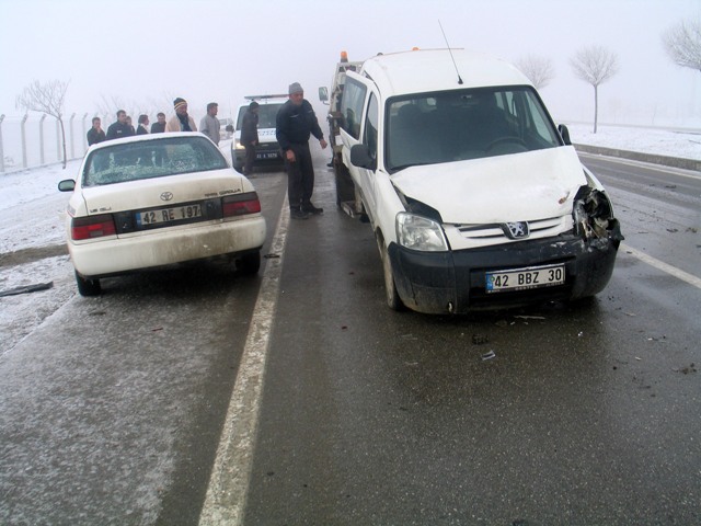Konyada 26 araç birbirine girdi: 22 yaralı 10