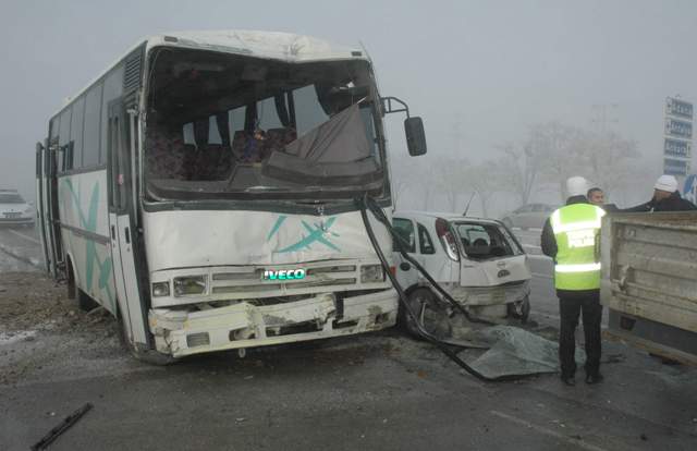 Konyada 26 araç birbirine girdi: 22 yaralı 2