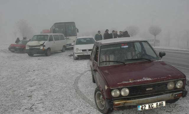 Konyada 26 araç birbirine girdi: 22 yaralı 7