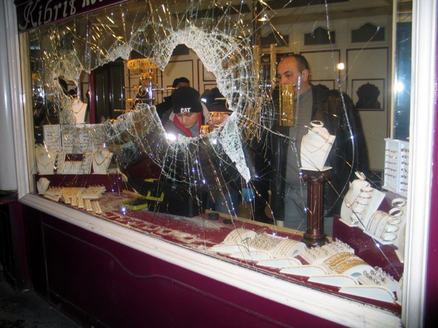 Sarraftan 100 bin liralık altın çalındı 1