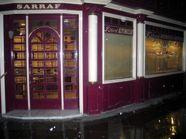 Sarraftan 100 bin liralık altın çalındı 2