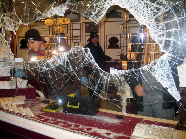 Sarraftan 100 bin liralık altın çalındı 3