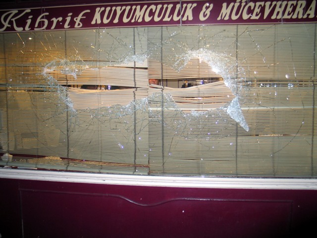 Sarraftan 100 bin liralık altın çalındı 4