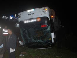 Yolcu otoüsü kamyona çarptı: 1 ölü