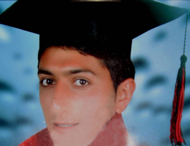 Otomobil çarptı, otobüsün üzerine düştü  1