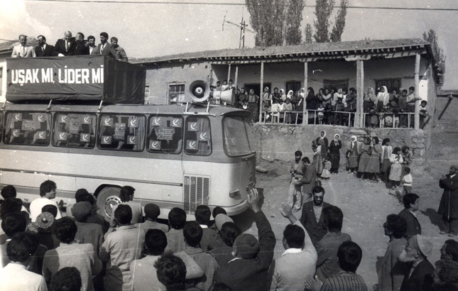 SİYAH-BEYAZ KARELERLE ERBAKAN 17