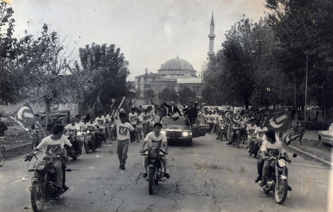 SİYAH-BEYAZ KARELERLE ERBAKAN 19