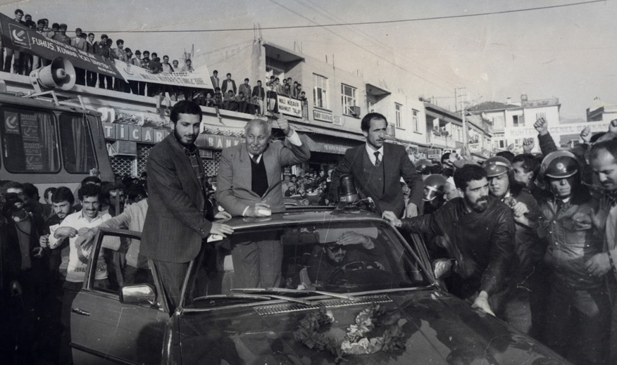SİYAH-BEYAZ KARELERLE ERBAKAN 22