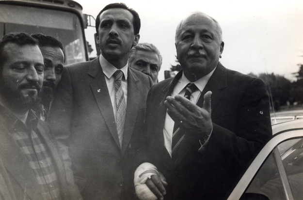 SİYAH-BEYAZ KARELERLE ERBAKAN 26