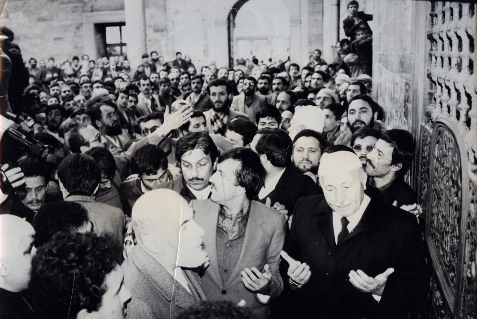 SİYAH-BEYAZ KARELERLE ERBAKAN 35