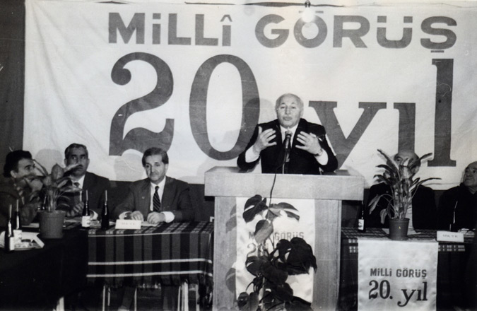 SİYAH-BEYAZ KARELERLE ERBAKAN 44