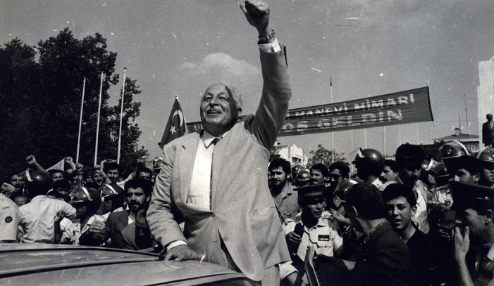 SİYAH-BEYAZ KARELERLE ERBAKAN 47