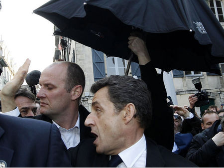 Sarkozyi madara ettiler 3