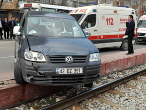Tramvay yoluna çıktı!