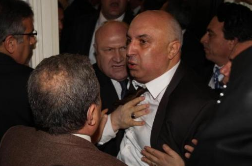 Mecliste kızılca kıyamet koptu 1