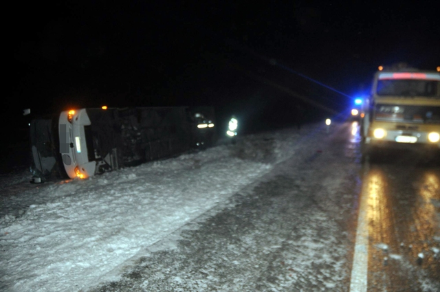 Yolcu otobüsü devrildi: 1 ölü, 25 yaralı  3