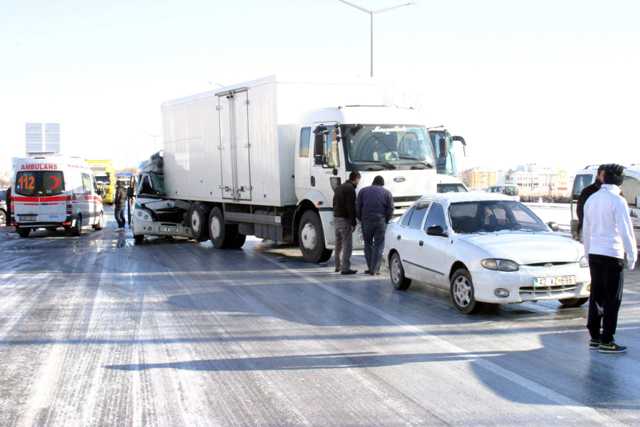 Konyada zincirleme trafik kazaları 3
