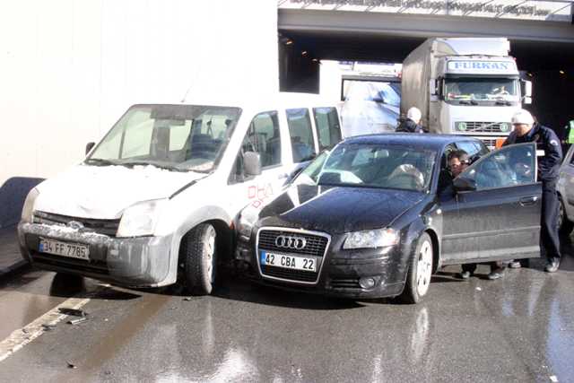 Konyada zincirleme trafik kazaları 4