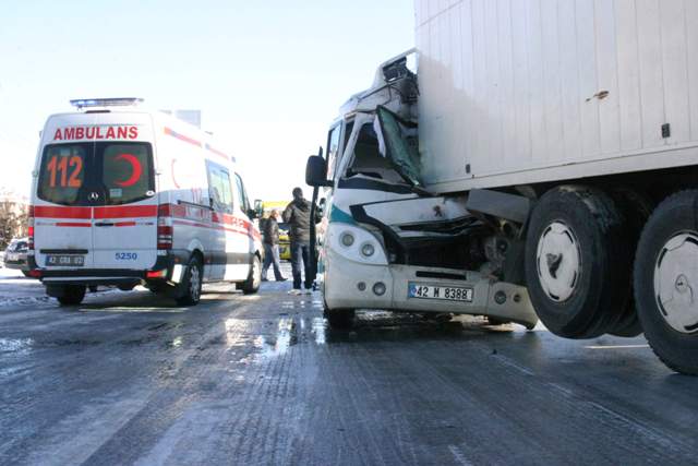 Konyada zincirleme trafik kazaları 8