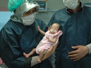 Doğmadan ölür denilen elif bebek yaşama tutundu