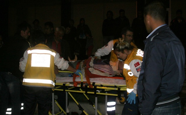 Otomobil park halindeki araçlara çarptı 4