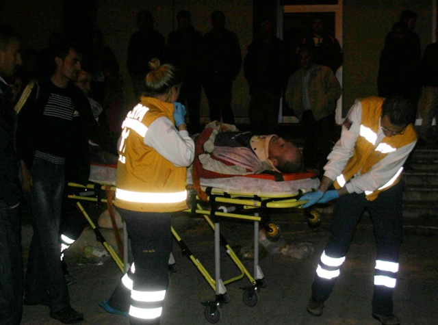 Otomobil park halindeki araçlara çarptı 5