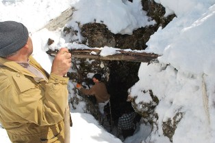 50 metrelik delik karla dolduruldu