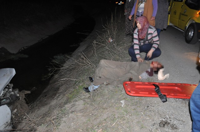 Otomobil sulama kanalına düştü: 1 ölü 1