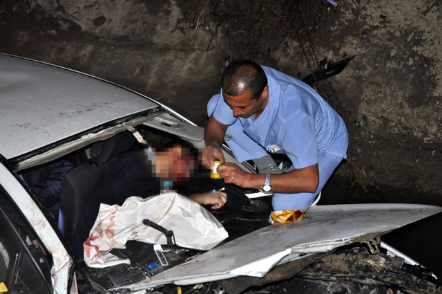 Otomobil sulama kanalına düştü: 1 ölü 2