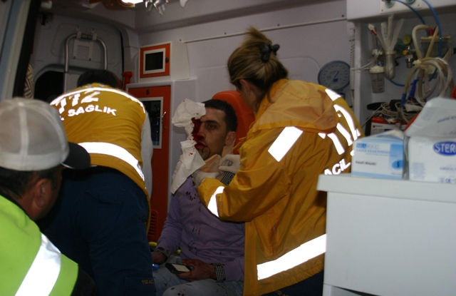 Yaralı sürücü yardım ekiplerine neye çarptığını sordu 4