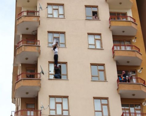 Cep telefonu kavgası pencerede bitti 10