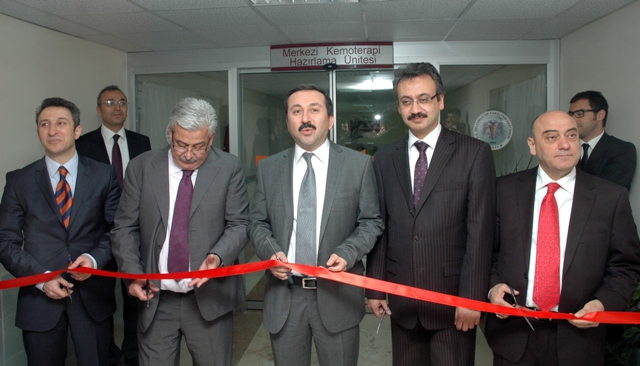 Süleyman Okudan kurdele kesti