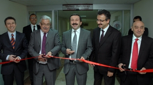 Süleyman Okudan kurdele kesti