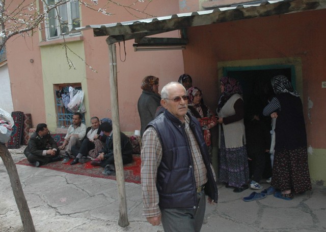 Uzman çavuşun baba evine ateş düştü  12