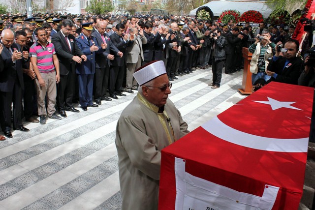 Konya şehidine, oğlu babasına ağladı 12