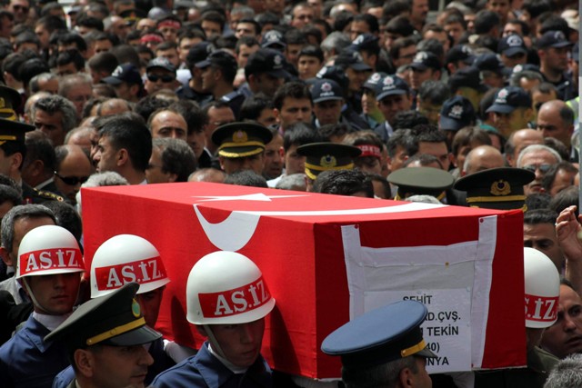 Konya şehidine, oğlu babasına ağladı 13