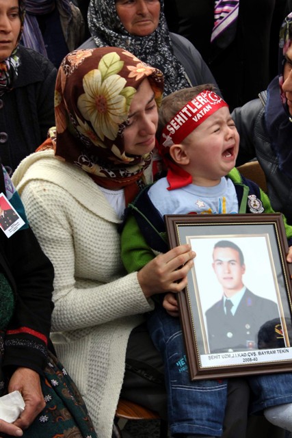 Konya şehidine, oğlu babasına ağladı 3