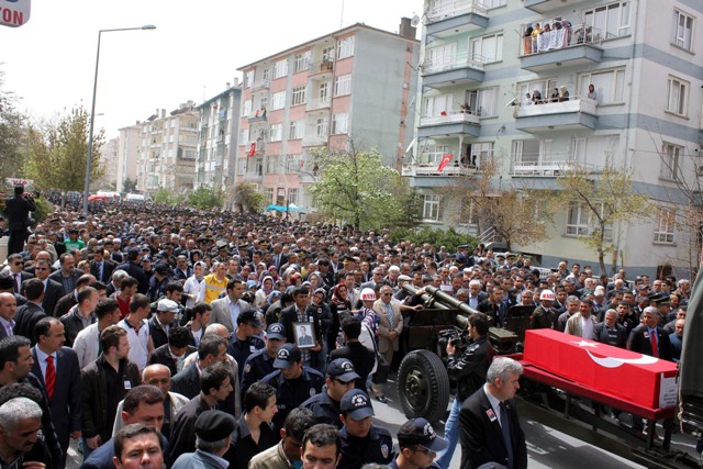 Konya şehidine, oğlu babasına ağladı 8