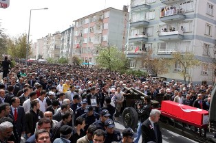 Konya şehidine, oğlu babasına ağladı