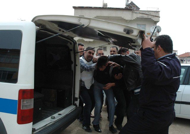 Adliyede silahlı çatışma! 1