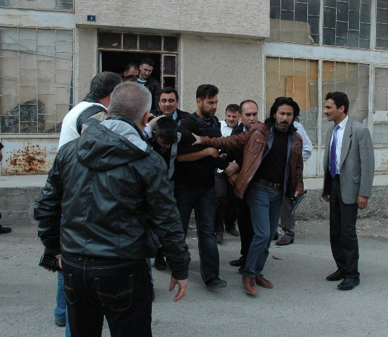 Adliyede silahlı çatışma! 7