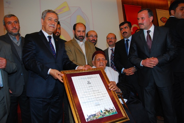 Oğul Muhtar Arınç’ı ağlattı