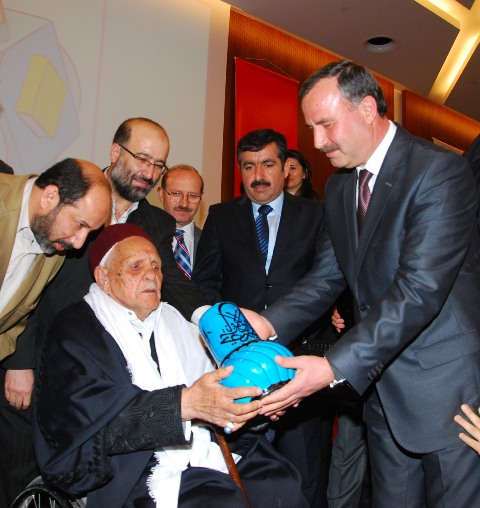 Oğul Muhtar Arınç’ı ağlattı