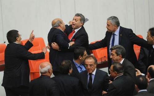 Mecliste bu sefer kadınlar kavga etti! 2