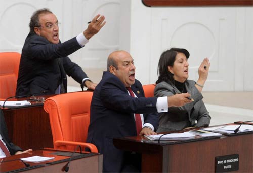 Mecliste bu sefer kadınlar kavga etti! 4